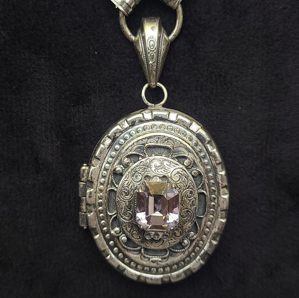 Antique Victorian Book chain Locket - Picture 3 of 9
